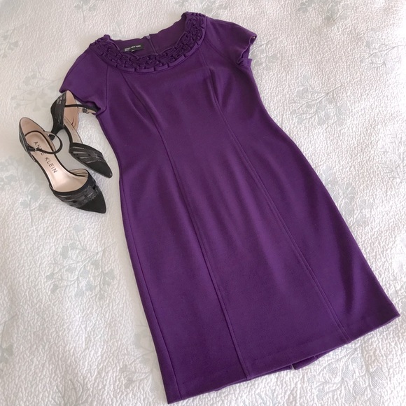 JONES NEW YORK  PURPLE RUFFLED NECKLINE DRESS Size 8 ( Medium) - Picture 13 of 14